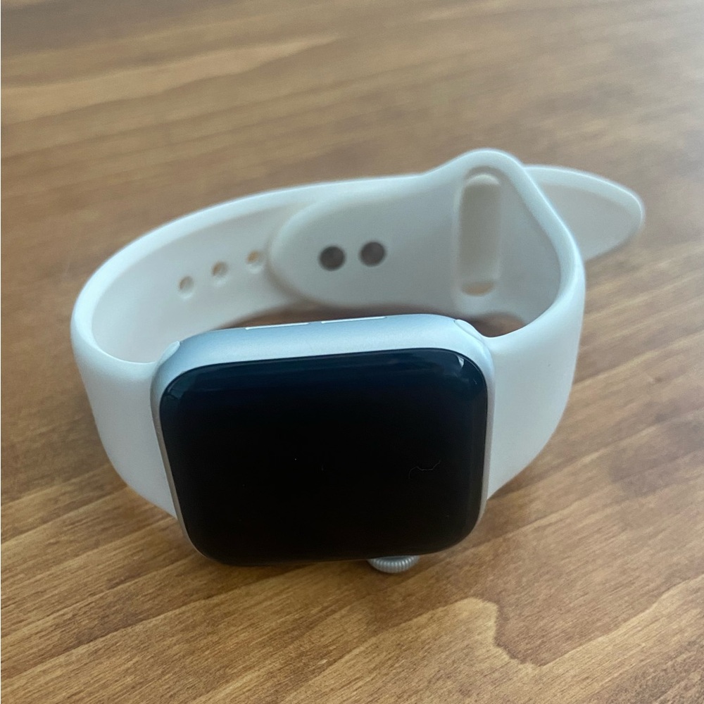 Apple Watch Series 4 (GPS + Cellular)